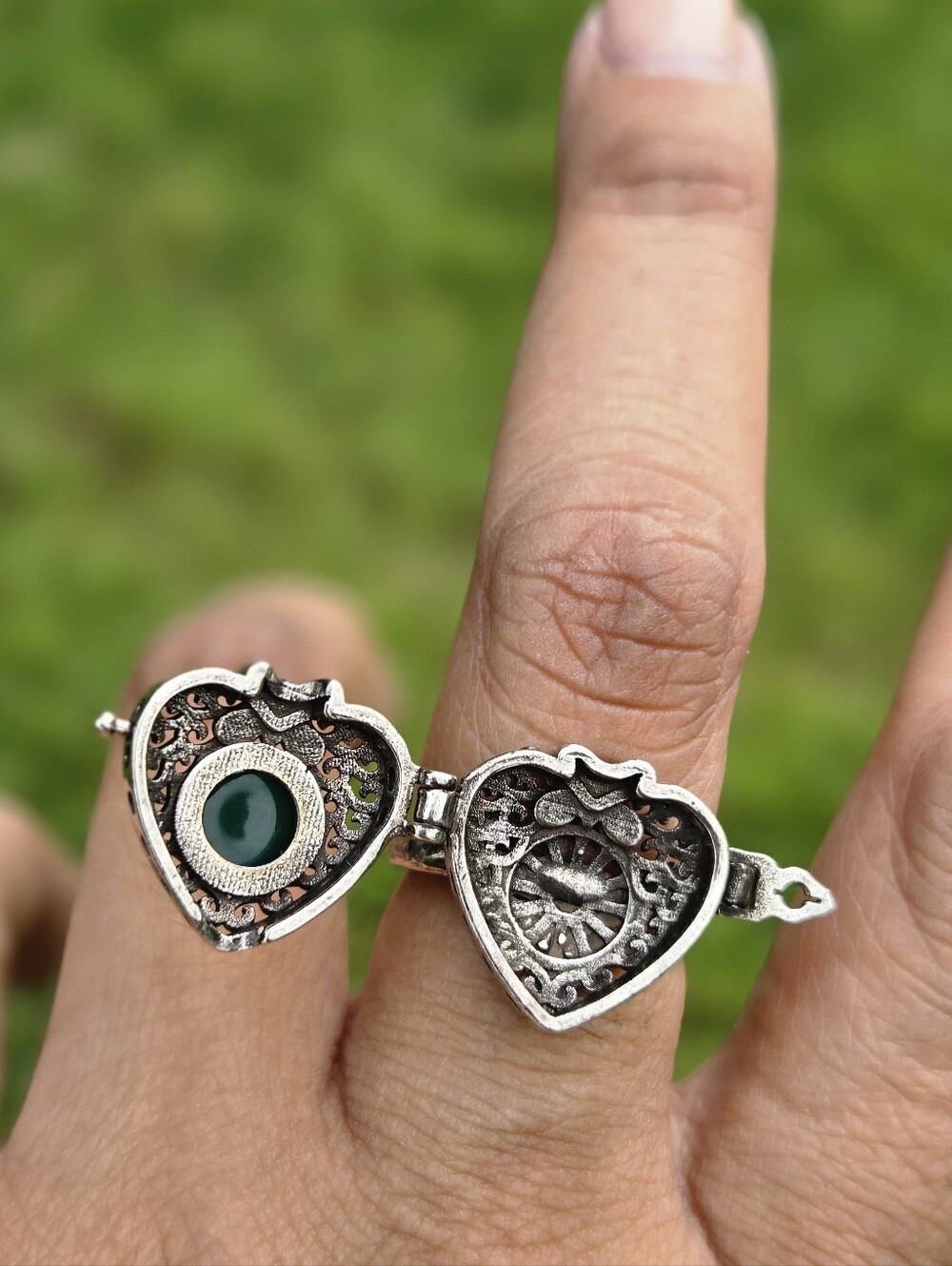Heavy Silver Forest Moss Agate Functional Poison Box Ring - Picture 2 of 4